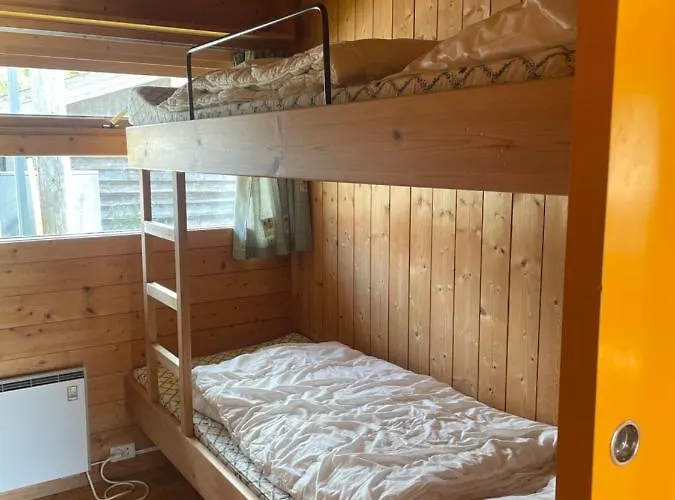 مكان تخييم Midttun Og